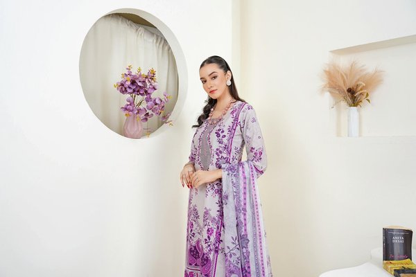 Elevate Your Style: Blending Chunky Sneakers with Feminine Dresses for the Ultimate Fashion Balance